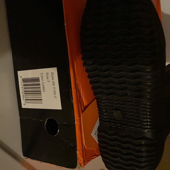 Brand new youth boys snow boots - Picture 5 of 6